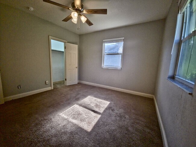 Building Photo - Glimpse Lake Minneola from the heart of do...