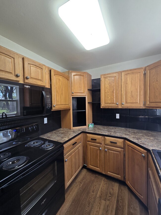 Building Photo - 1121 Luther E