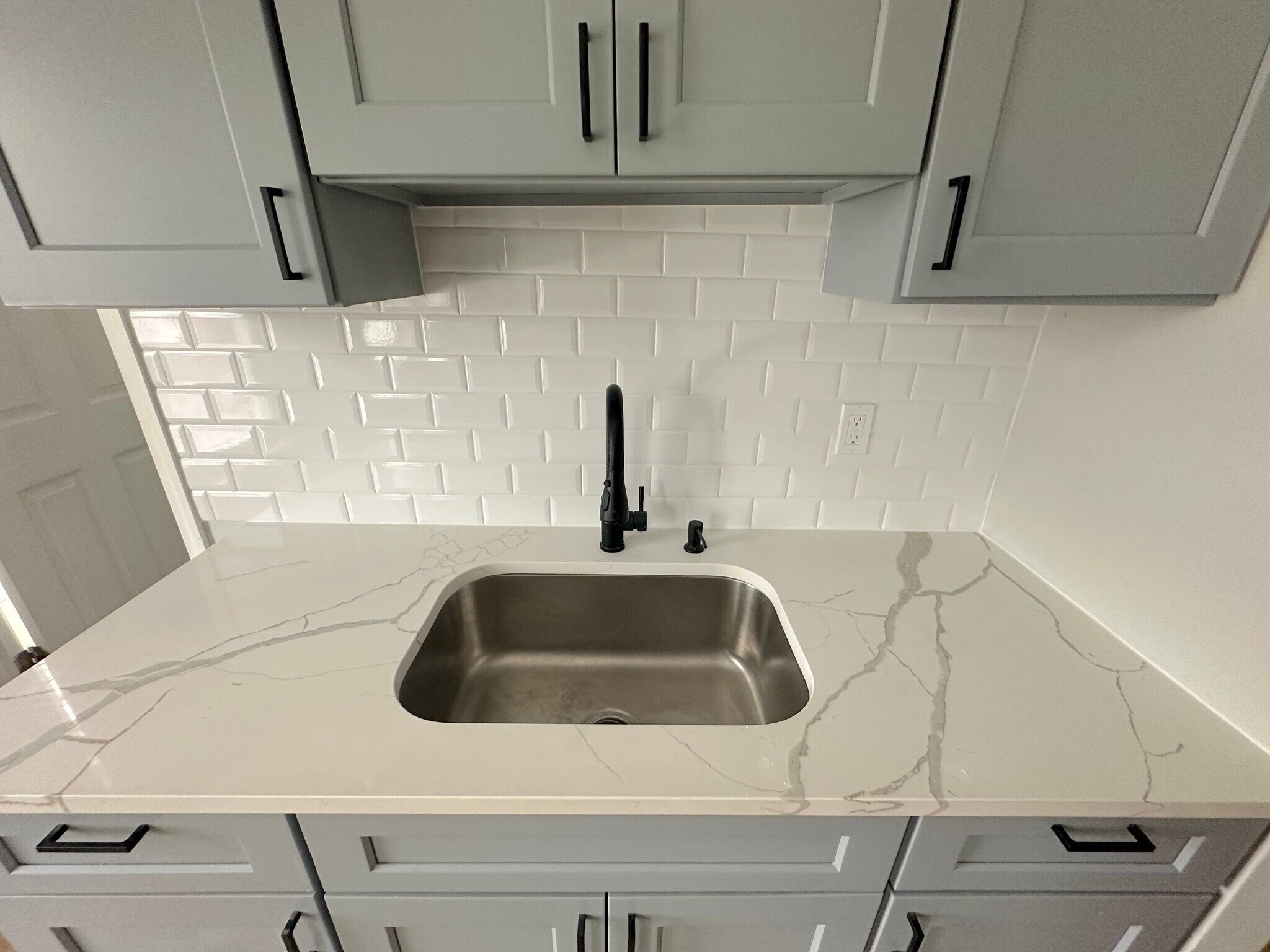 Building Photo - 190 N Miller St