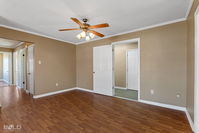 Building Photo - 3 bedroom 1 bath Southern Charm