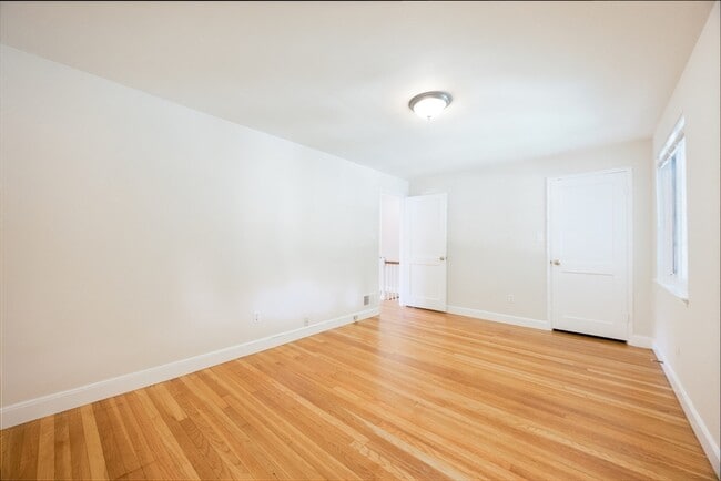 Building Photo - 356 Lexington St