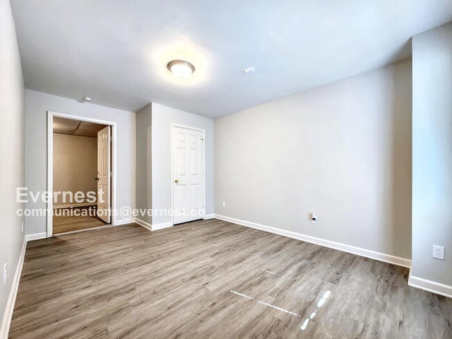 Building Photo - 13 Oak Grove Ct