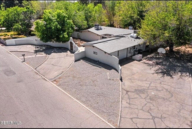 Building Photo - 5233 White Oak Dr