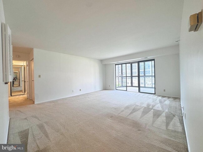 Primary Photo - 1600 N Oak St