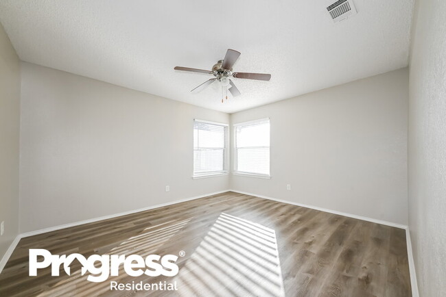 Building Photo - 2843 Red Oak Dr