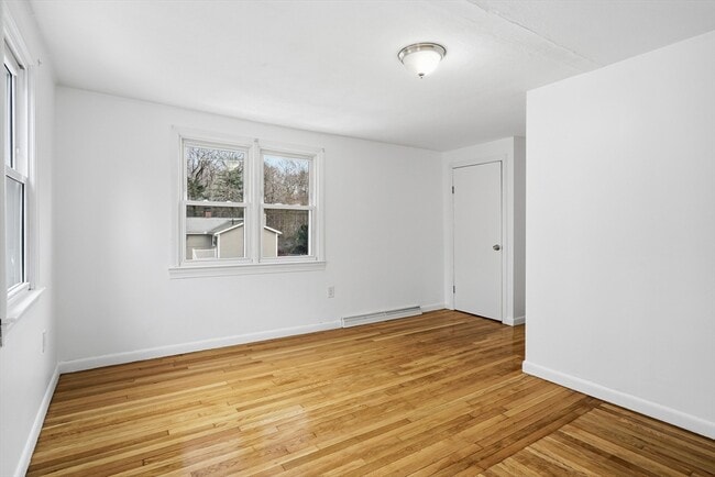 Building Photo - 724 Linwood St