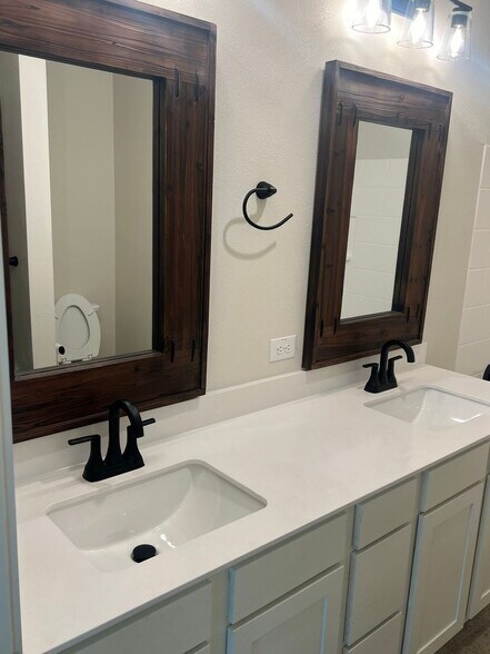 Building Photo - 166 Big Horn Dr