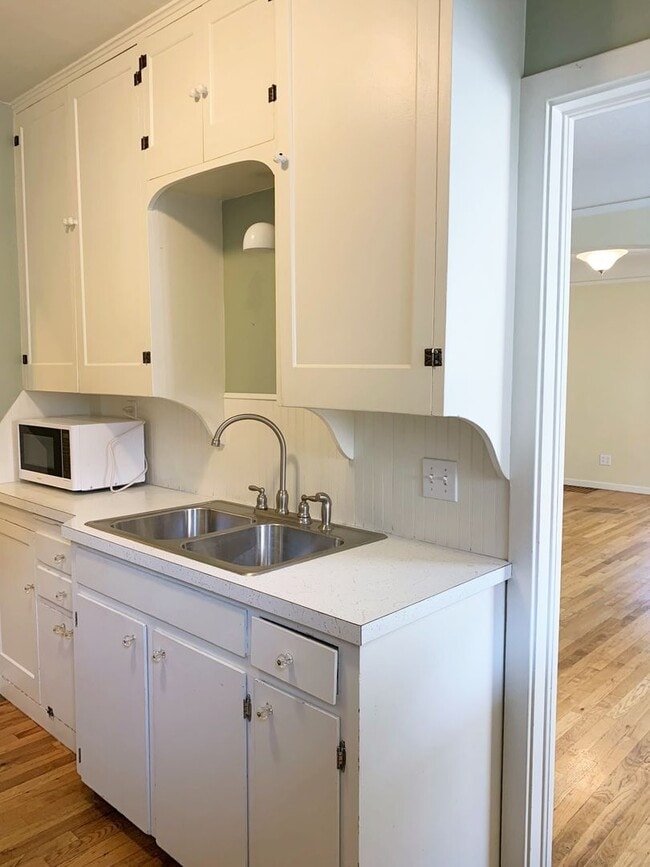 Building Photo - 18th St Duplex