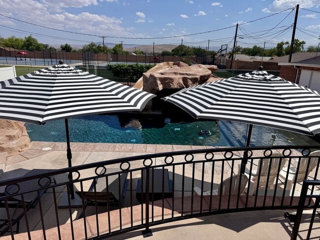 Building Photo - Stunning 7-Bedroom Home with Pool, EV-Read...