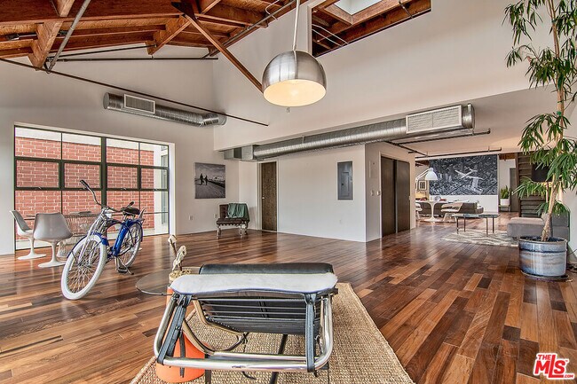 Building Photo - 1046 Princeton Dr