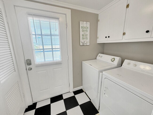 Building Photo - 1504 Christopher Columbus Blvd