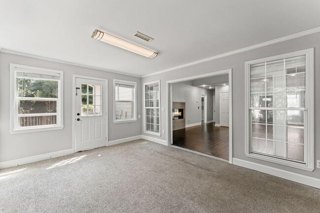 Building Photo - 5605 Martin Grove Dr NW