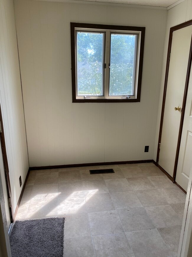 Building Photo - 3200 S 7th St