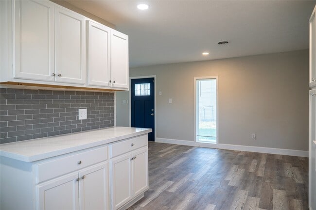 Building Photo - 5502 Elm Tree Dr