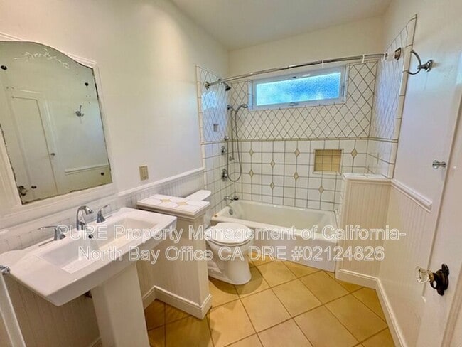 Building Photo - 400 Upham St