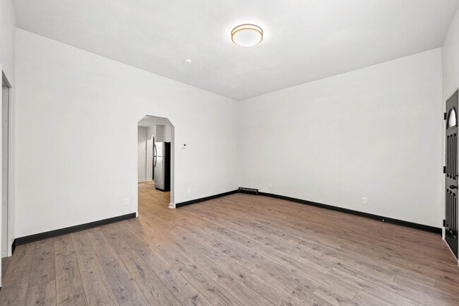 Building Photo - Gorgeous 3 Bedroom in Troy Hill available June 1!