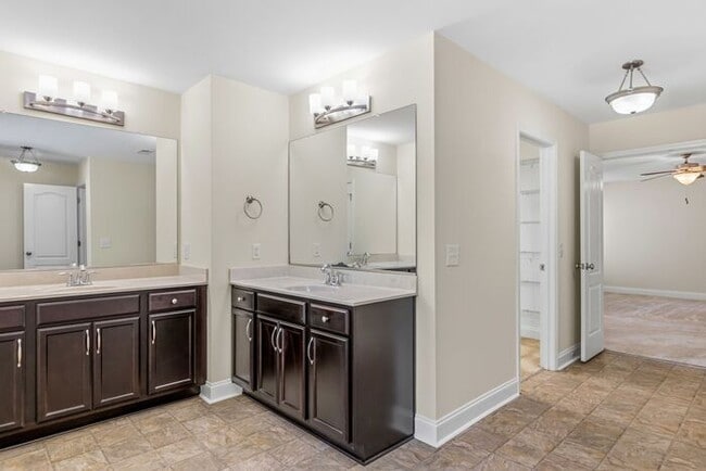 Building Photo - 5 Bedrooms in the heart of Summerfield!