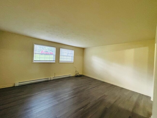 Building Photo - 1605 Lark Ln