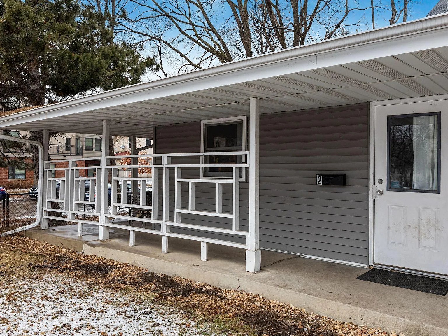 Building Photo - 1009 NE Lowry Ave