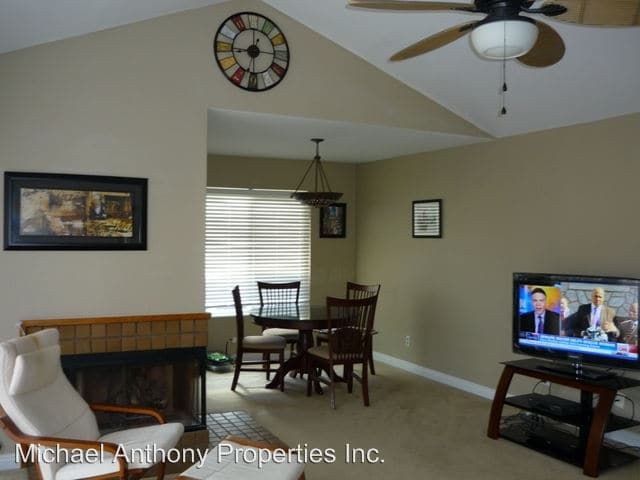 Building Photo - 3661 Avocado Village Ct