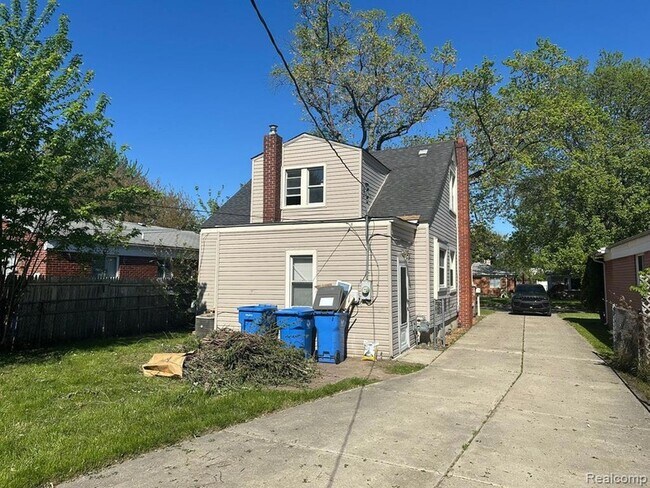 Building Photo - 5697 Mayburn St