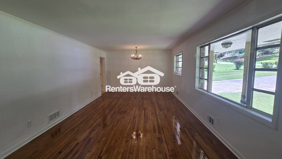 Building Photo - 3961 Lindsey Dr