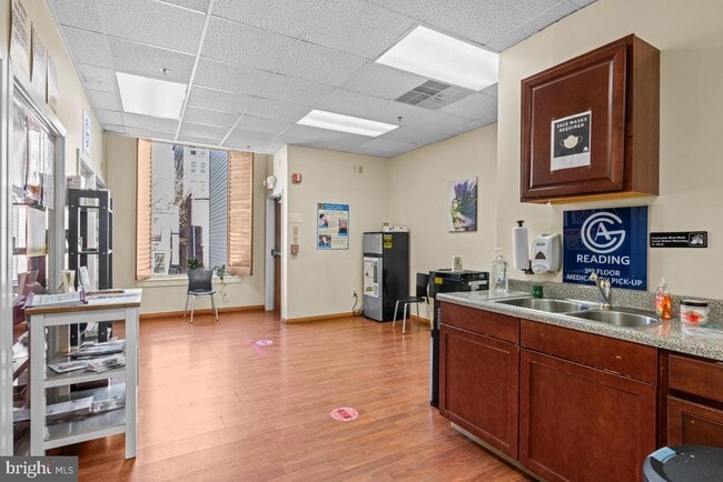 Building Photo - 525 Penn St