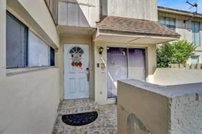 Building Photo - 833 NW 81st Ave