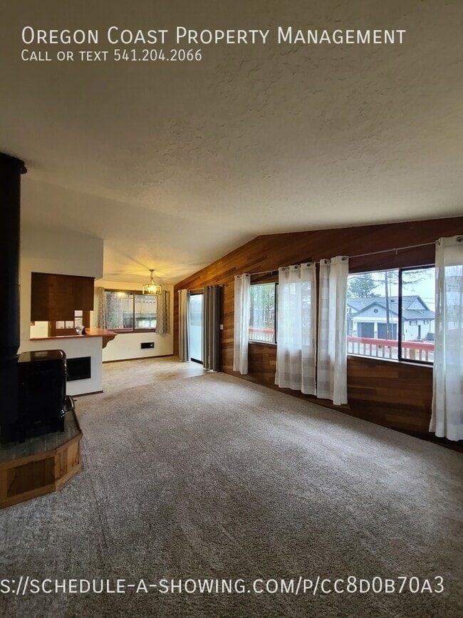 Building Photo - 835 Manzanita Ave