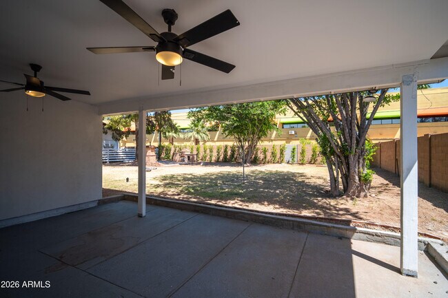 Building Photo - 4028 E Edgemont Ave