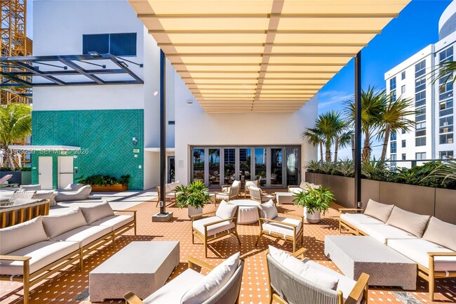 Building Photo - 11 NE 6th St