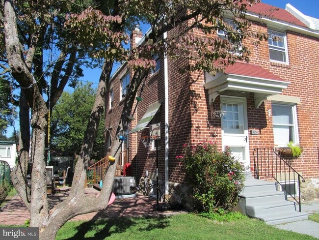Building Photo - 504 Acorn St