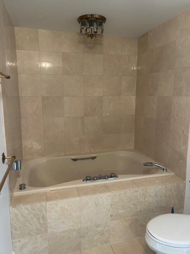 Building Photo - 7505 River Rd