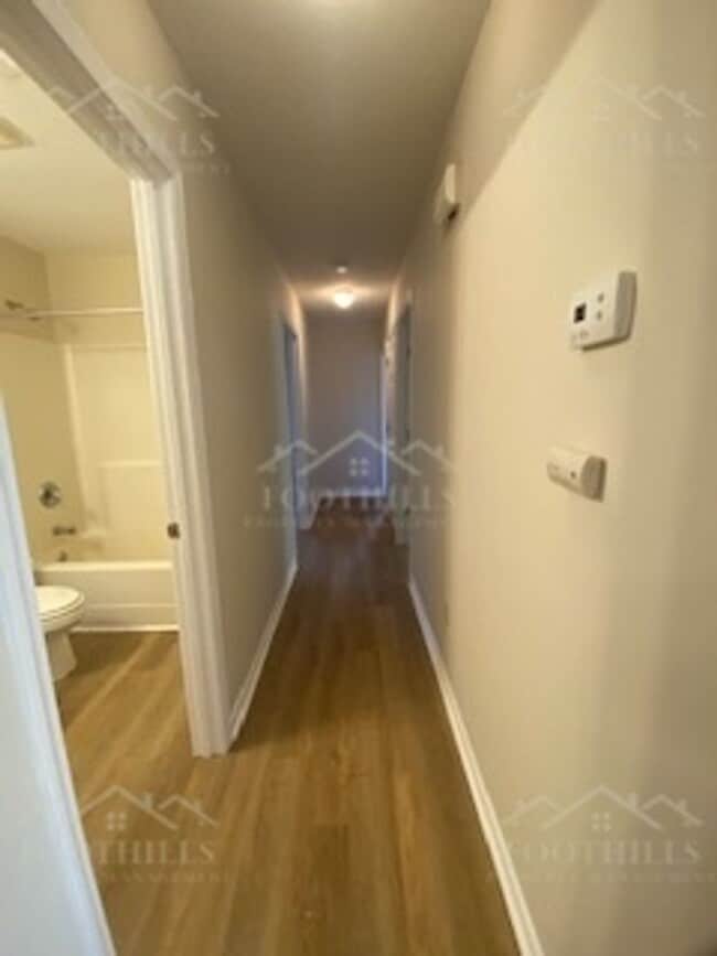 Building Photo - 107 Cedar Ridge