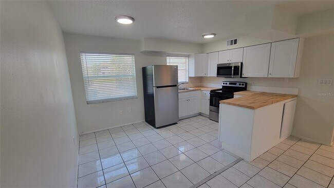 Building Photo - 308 Avanda Ct