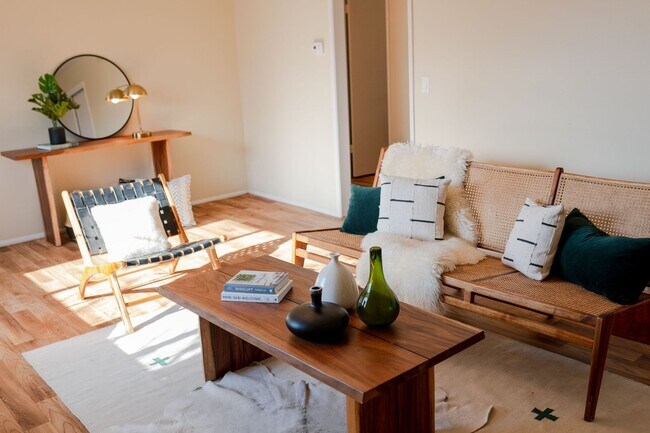 Building Photo - Beautiful Apartment in Sugar House: Washer...