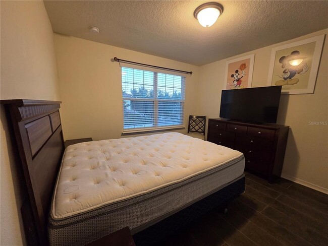 Building Photo - 11842 Silverlake Park Dr