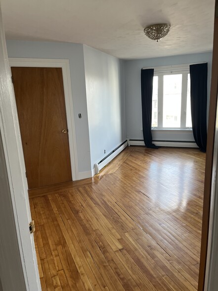 Master Bedroom - 219 Mauran Ave