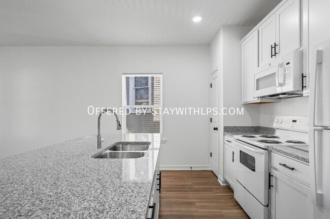 Building Photo - 1571 Court Ave