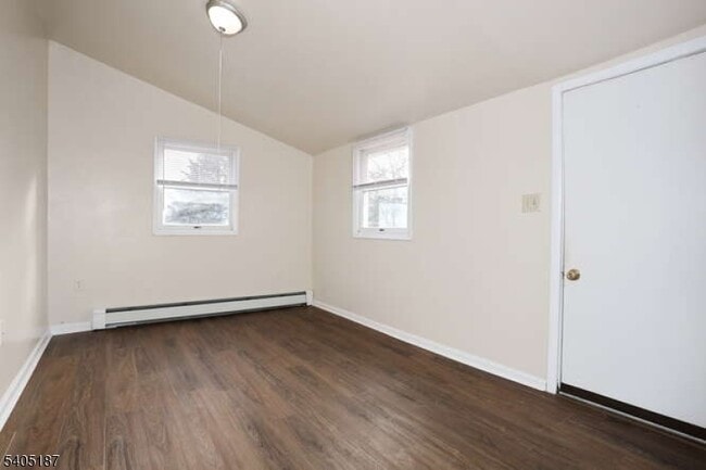 Building Photo - 68 Mohawk Ave