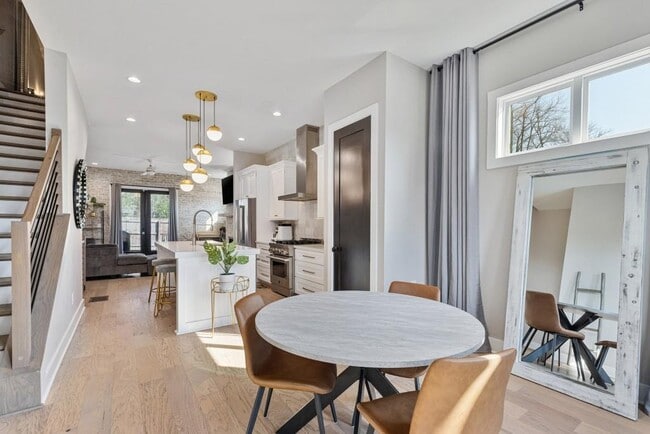 Building Photo - 2356 Mason Dr