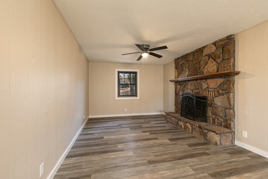 Building Photo - 137 Wallen Blf