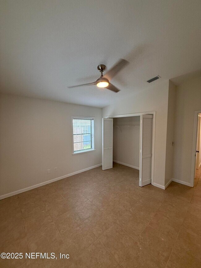Building Photo - 537 Oleander St