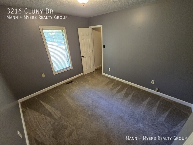 Building Photo - 3216 Cluny Dr