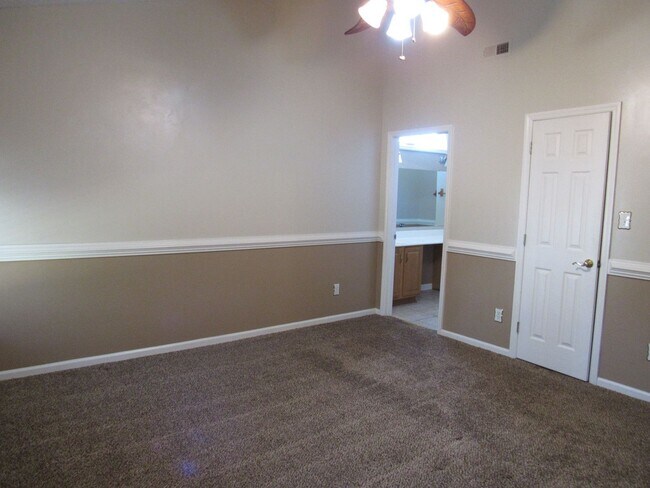 Building Photo - 3 BR 2 BA Hunters Creek