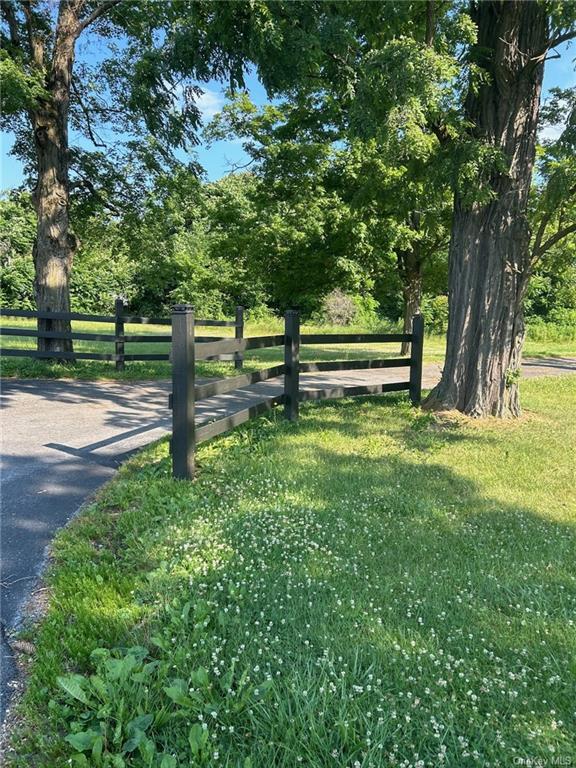 Building Photo - 165 S Cross Rd