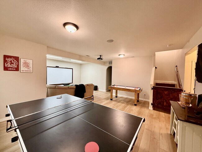Building Photo - Spacious & Stylish 5-Bedroom Home in Wolf ...