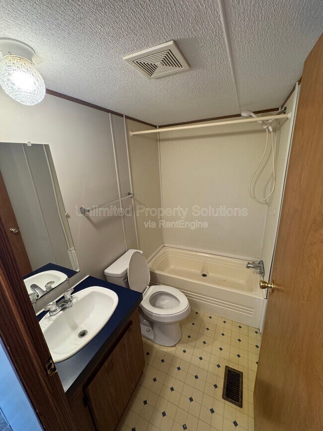 Building Photo - 9499 Wendi Dr NE