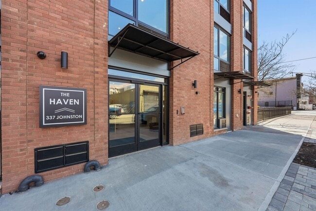 Building Photo - 337 Johnston Ave