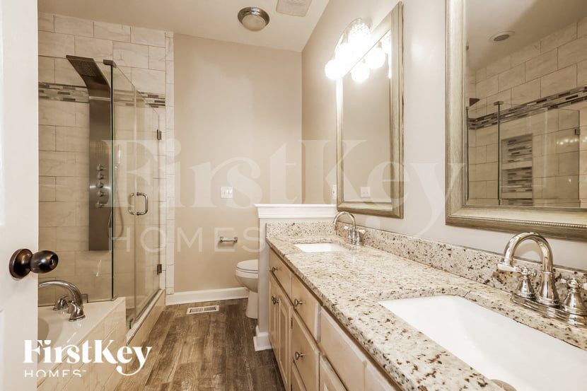 Building Photo - 12439 Sylvan Oak Way